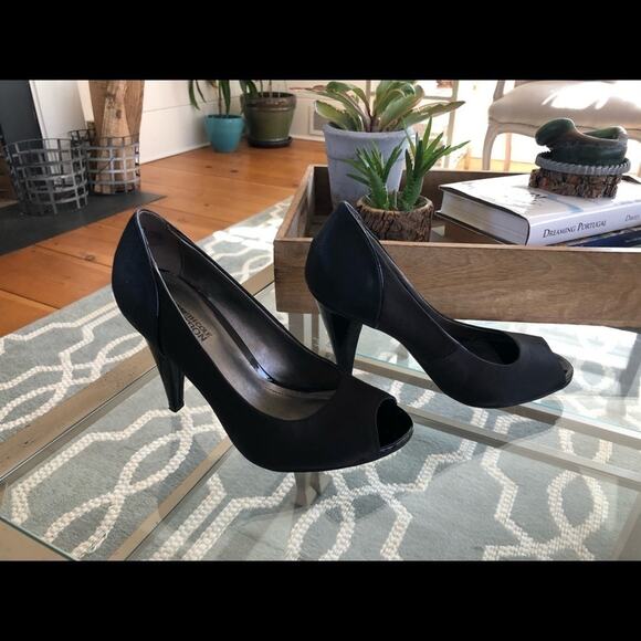 Kenneth Cole Black Peep Toe Heels, Size 7 - Picture 2 of 8